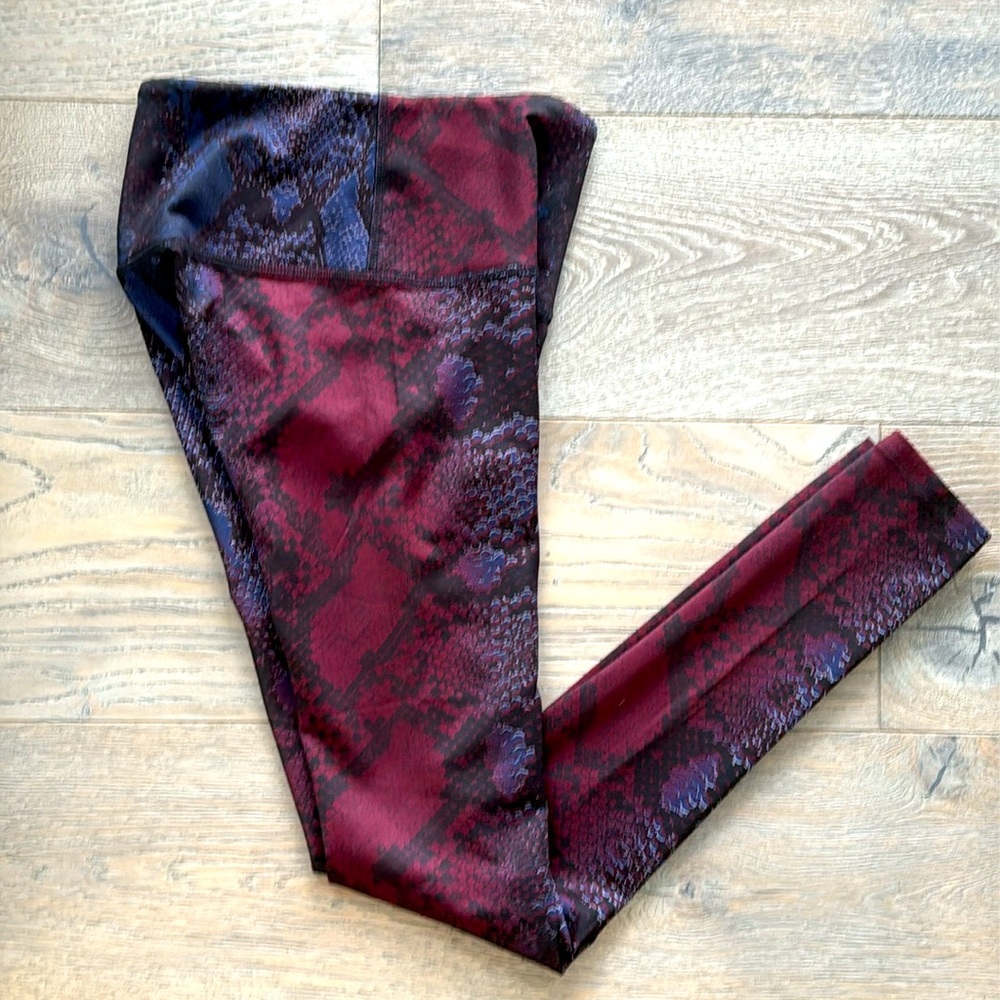 Noli Active Unique Snake Print Black, Gray/Blue, & Dark Red Mid Waist 7/8Legging - Picture 7 of 7